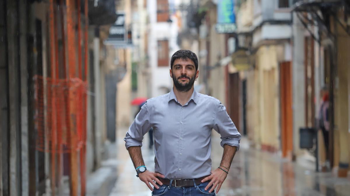 Carlos Bernabé, candidato de Cambiemos a la Alcaldía de Orihuela, en la calle Mayor