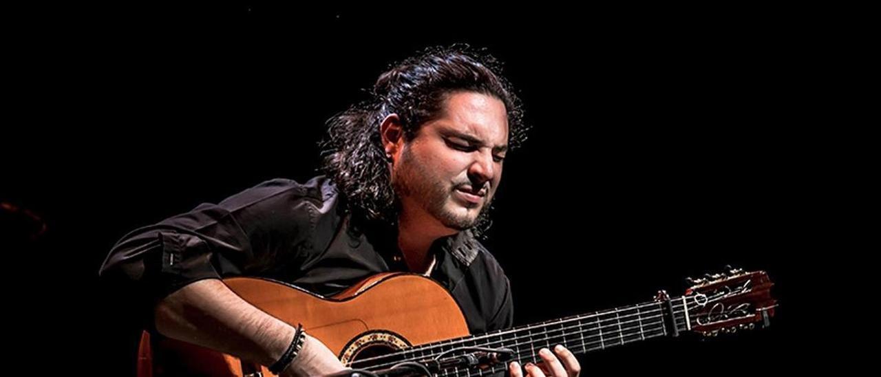 El guitarrista Niño Seve durante su concierto en el Gran Teatro de Córdoba.