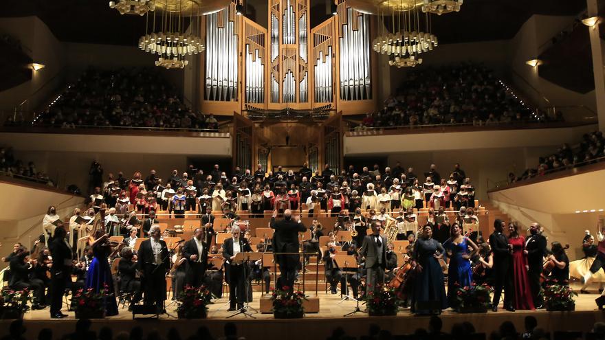 La Sinfónica de la UCAM triunfa en Madrid junto a Plácido Domingo