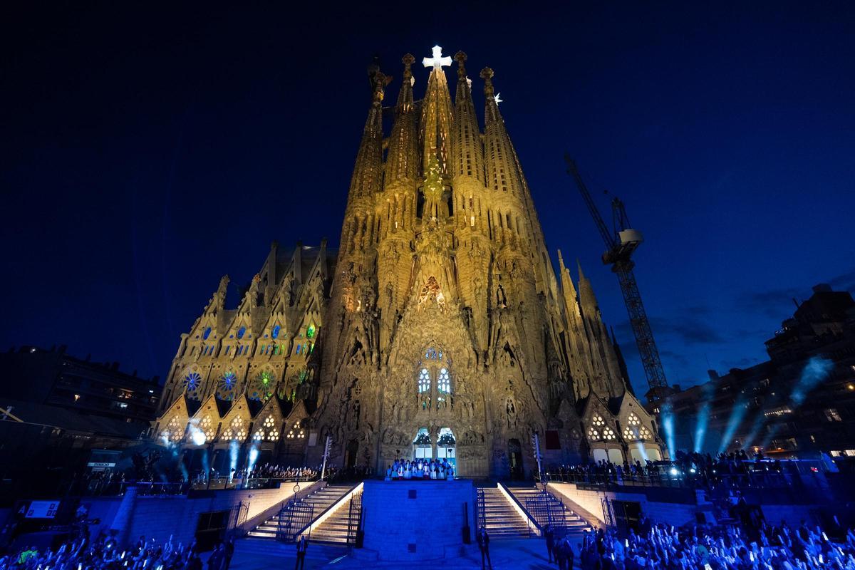 Bendición de la torre de Jesús de la Sagrada Família durante la visita del Papa.