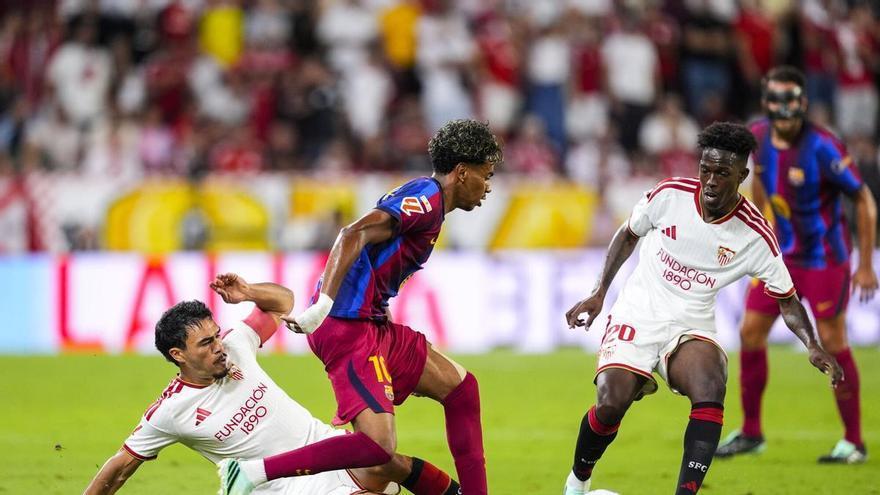 Suazo cuenta qué le dijo a Lamine Yamal tras verlo discutir con Kochorashvili en el Sevilla-Barça: "Que estuviera tranquilo, no había necesidad de calentar ninguna situación"