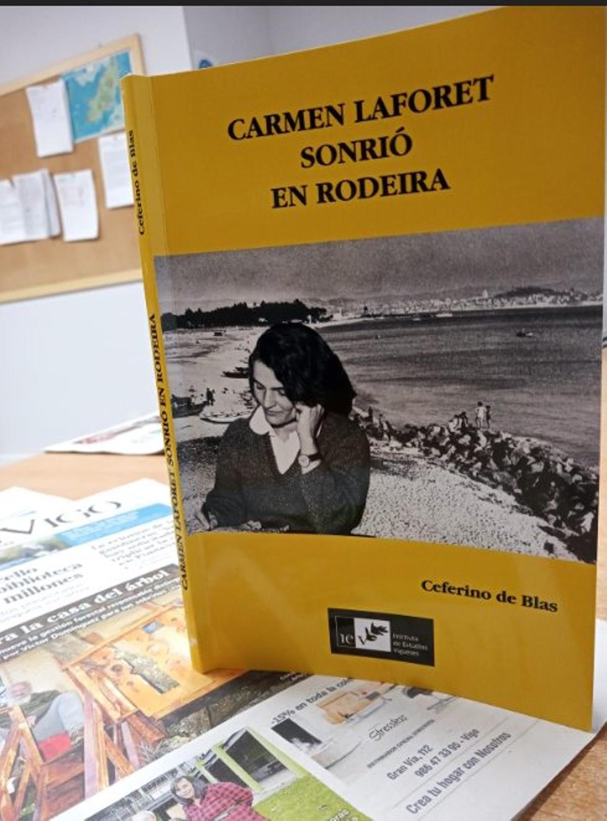 Portada del libro "Carmen Laforet sonrió en Rodeira"