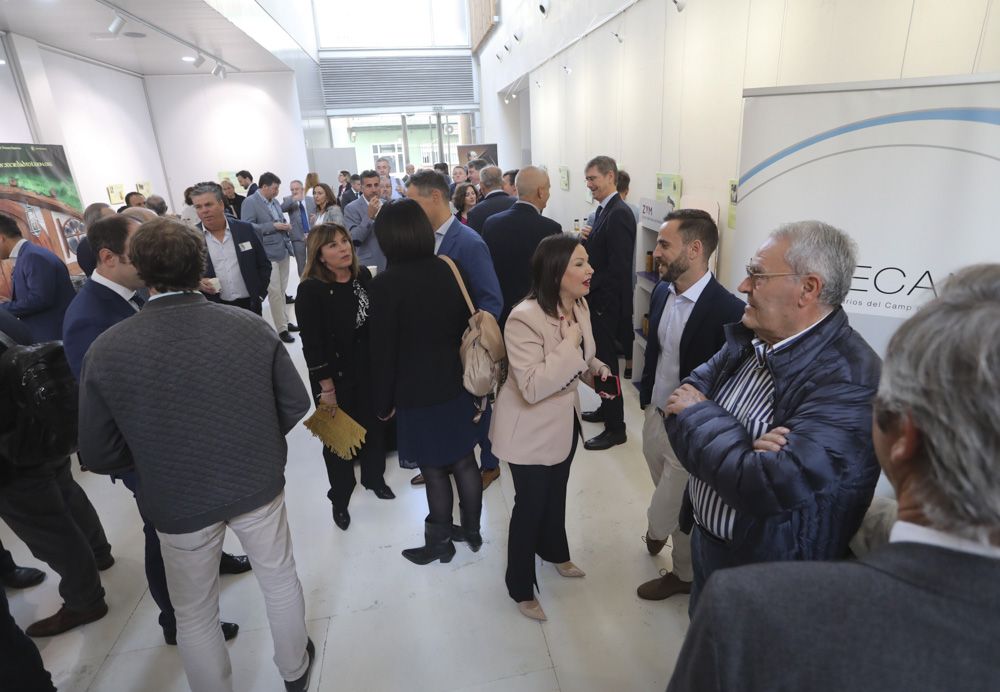 Encuentro empresarial en Sagunt organizado por ASECAM. Recepción y mesa redonda.