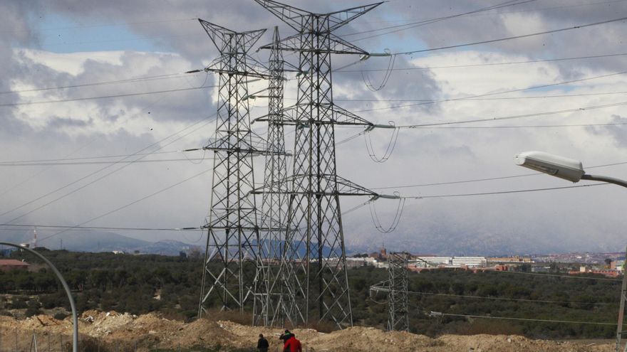 La eléctricas confían en la influencia del Gobierno sobre Competencia para lograr más dinero por sus redes