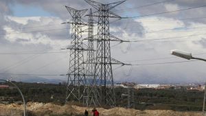 Archivo - Electricidad, energía, cables, torres eléctricas, corriente