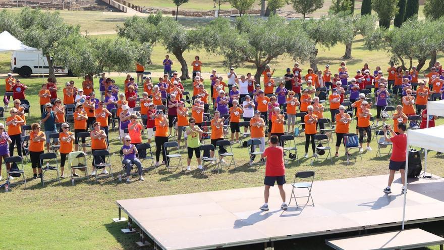 La primera festa de cloenda del curs per a la gent gran activa de Roses és un èxit