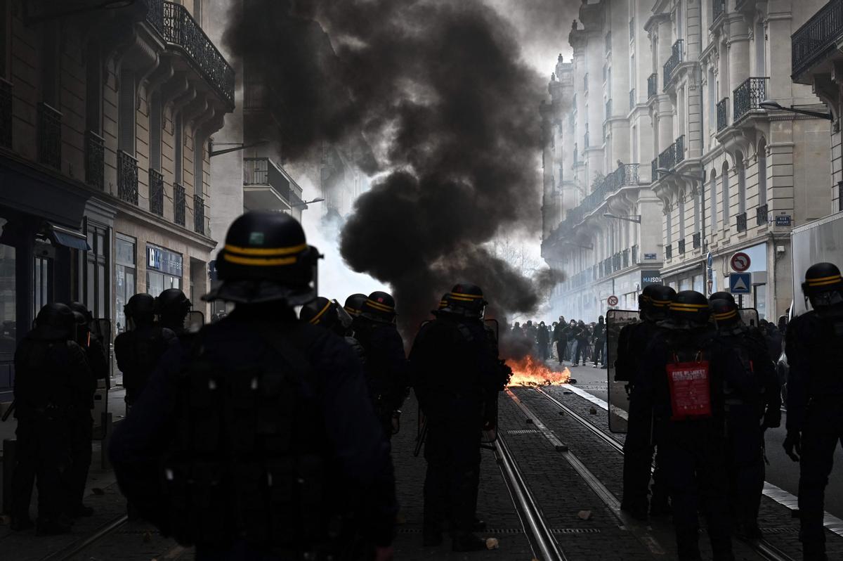 Paros y protestas en Francia por la reforma de las pensiones de Macron