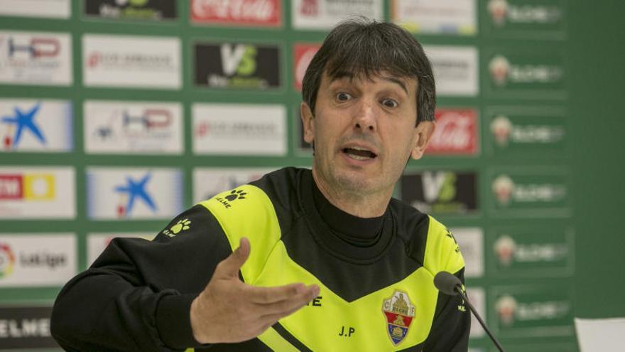 Pacheta en la sala de Prensa del estadio Martínez Valero