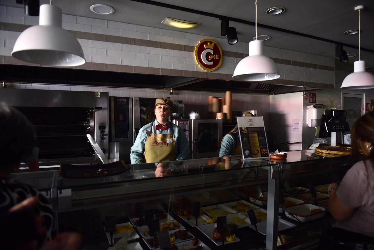 APAGÓN A CORUÑA Las primeras horas de apagón en A Coruña: desalojos y  supermercados sin existencias