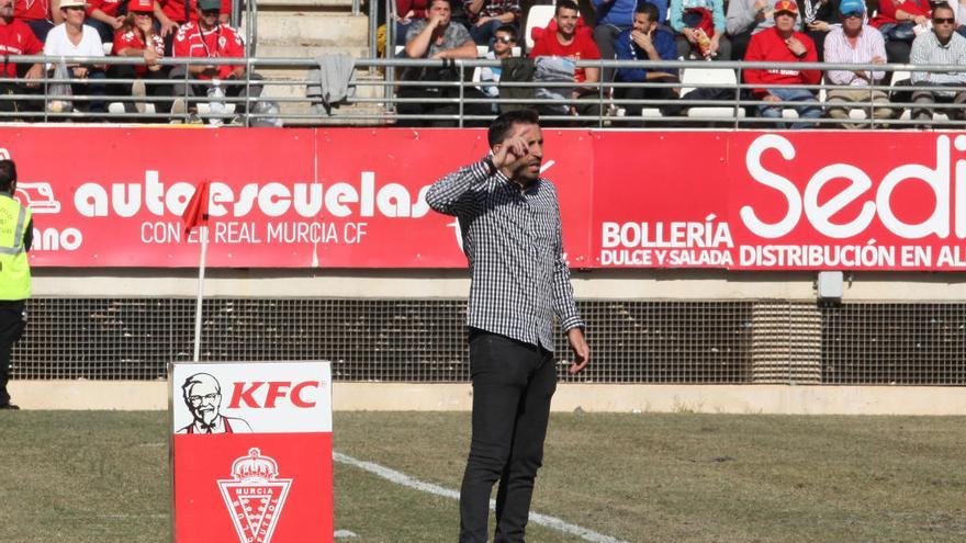 &quot;Lo que más me preocupa es que el mejor del equipo sea un canterano de 19 años&quot;