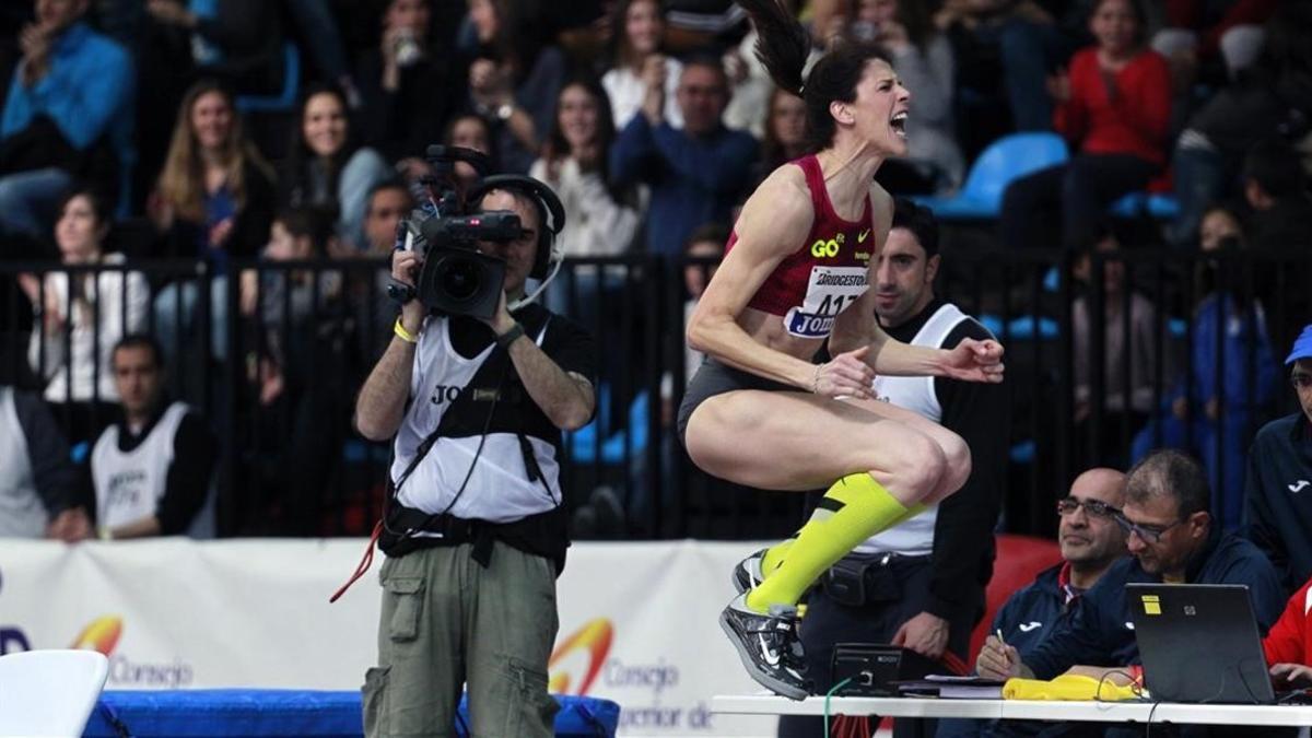 Ruth Beitia celebra el salto ganador en los recientes Campeonatos de España en Madrid.