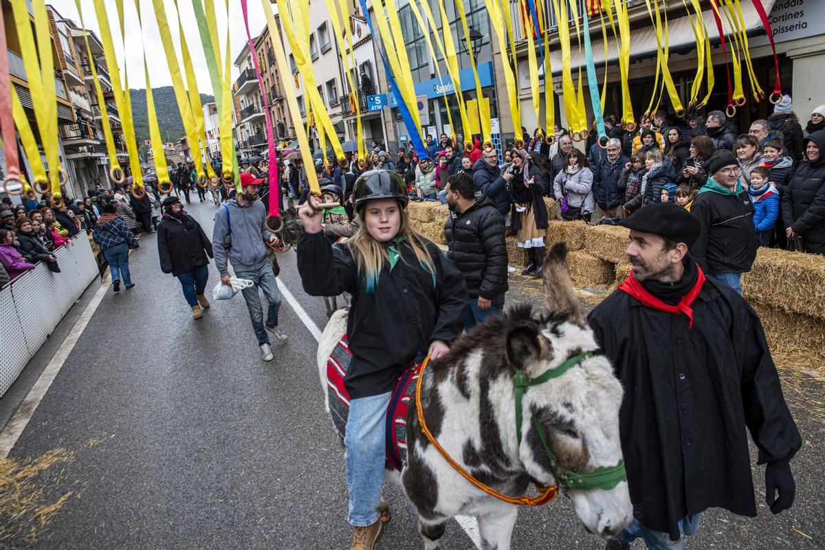 La cercavila de cavalleries i xarrets de Puig-reig s'ha celebrat amb normalitat tot i la pluja La cercavila de cavalleries i xarrets de Puig-reig s'ha celebrat amb normalitat tot i la pluja
