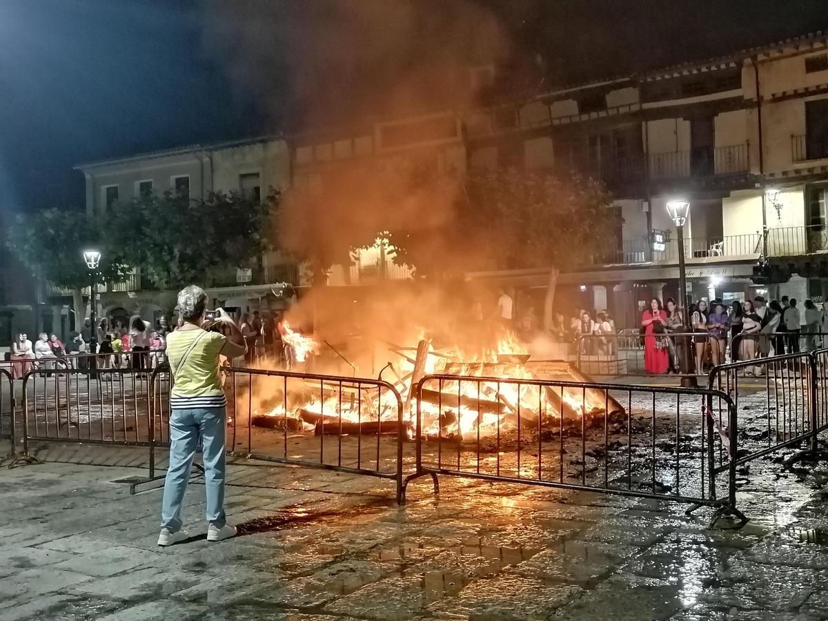 GALERÍA | Toro revive la noche de San Juan con música y fuego