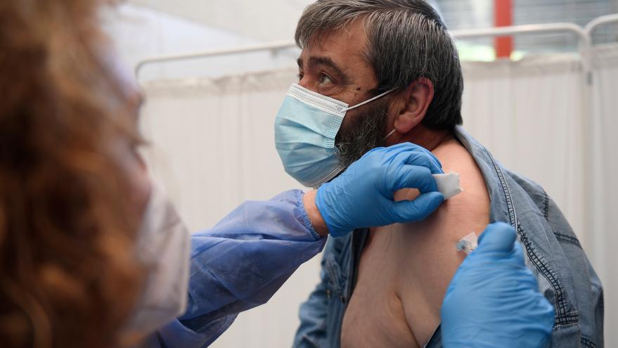 Más del 30% de la población española ha recibido, al menos, una dosis de la vacuna