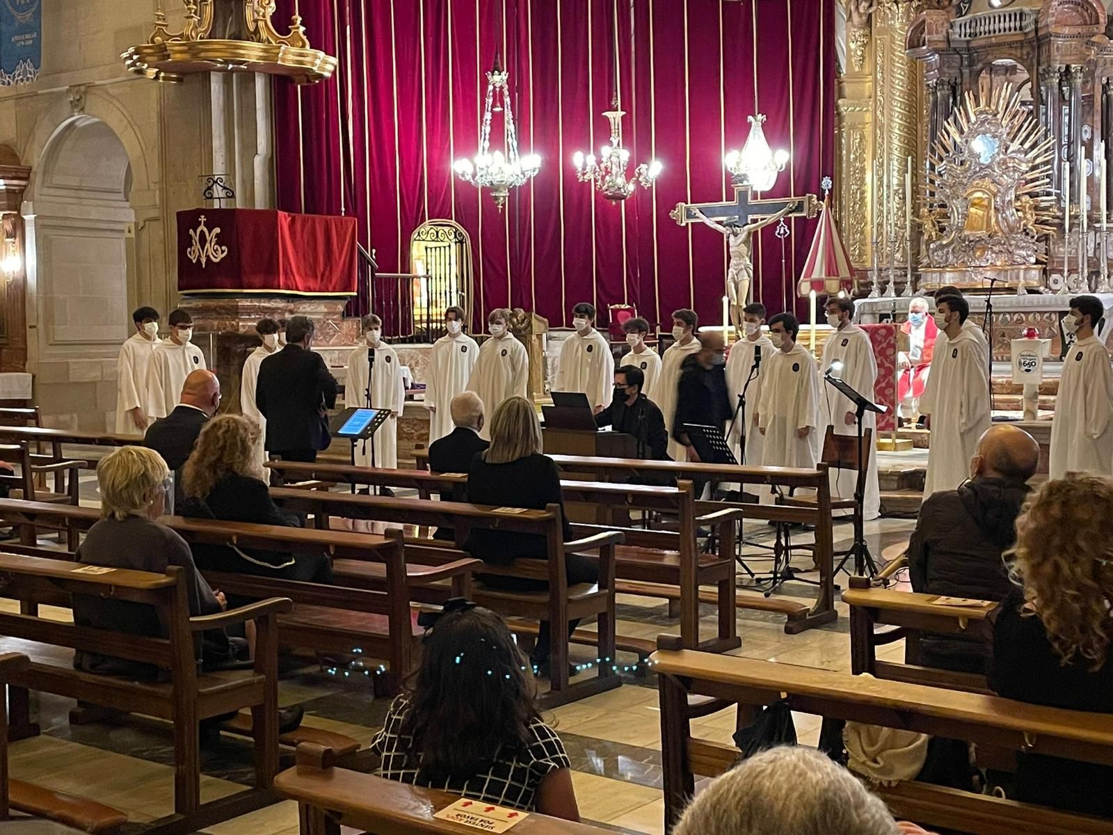 Viernes Santo con las voces de la Capella, Coro Juvenil y Escolanía del Misteri d'Elx