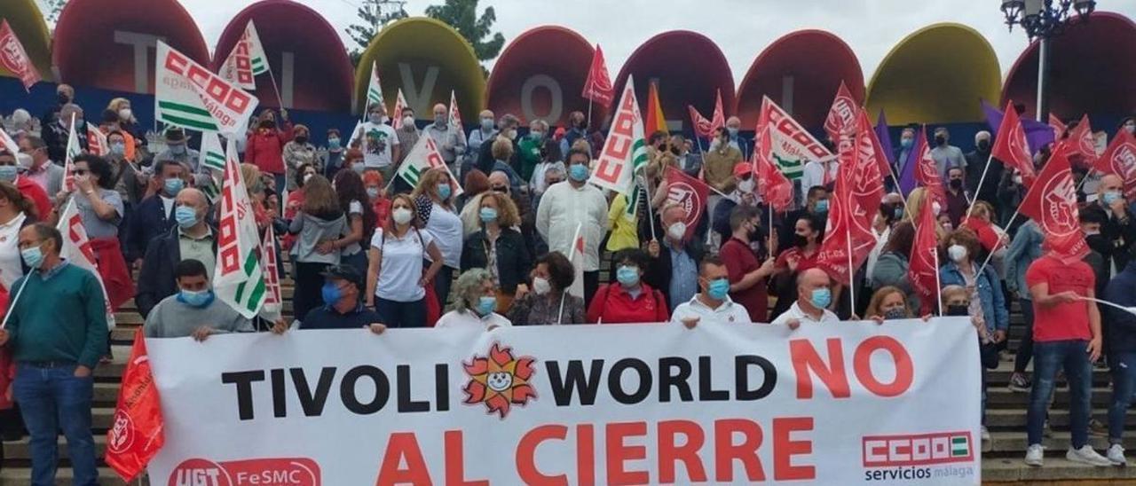 Los trabajadores de Tivoli en una de sus protestas ante el parque de atracciones.