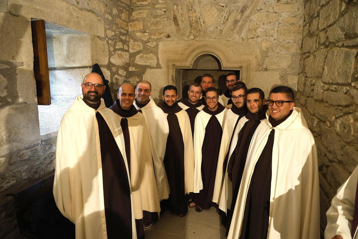 La nueva comunidad de hermanos carmelitas contemplativos que habita el convento