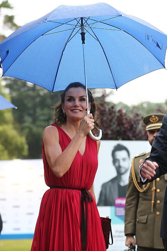 Radiante, a pesar de la lluvia