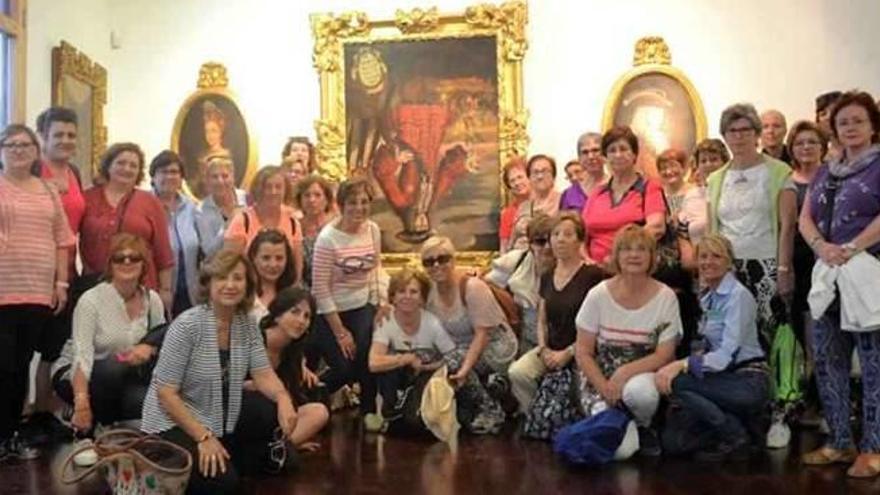 La concejalía de Igualdad se lleva a 46 mujeres a visitar Xàtiva
