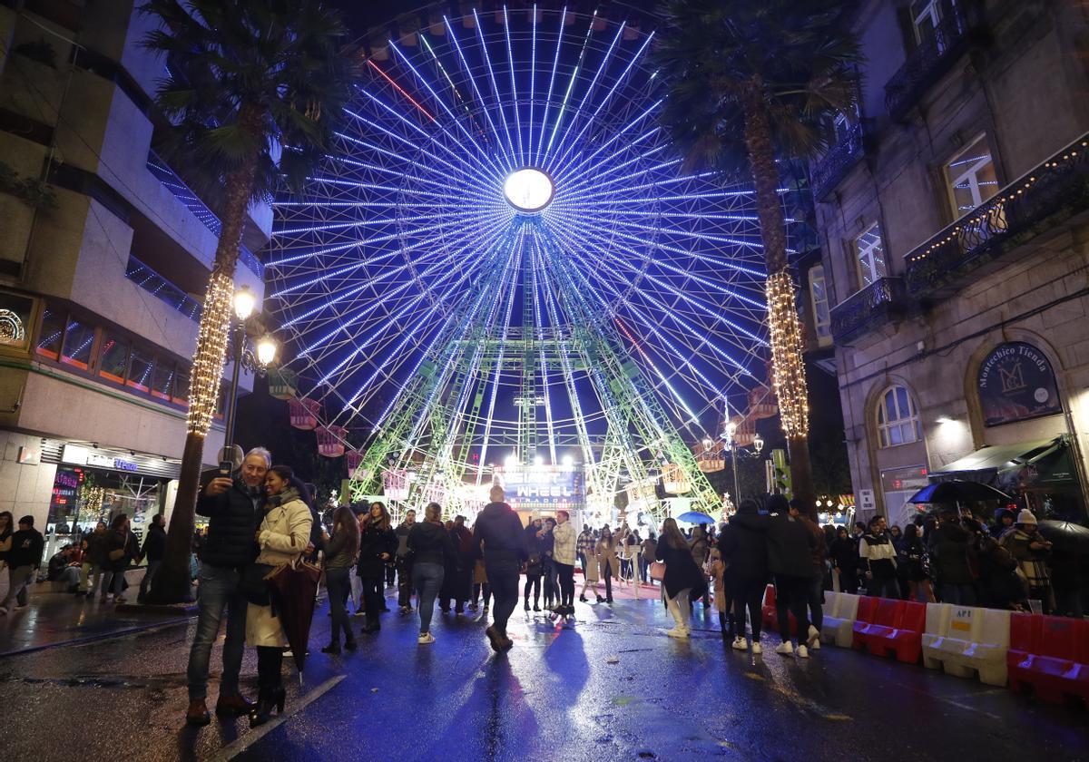 Vista de la noria en la Navidad de 2022.