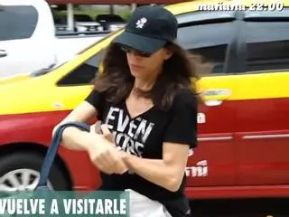 Silvia Bronchalo, su camiseta con mensaje en su ¿última? visita a Daniel Sancho en prisión
