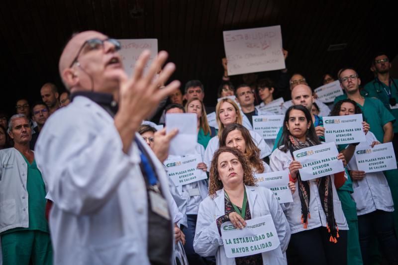 Protesta de médicos por las pocas plazas en la OPE