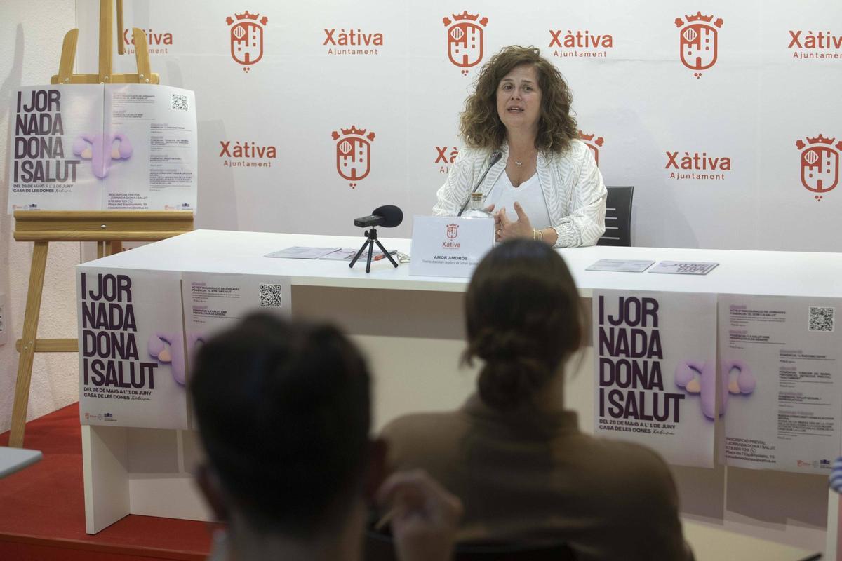 La regidora Amor Amorós en la presentación de la I Jornada Dona Salut en Xàtiva.