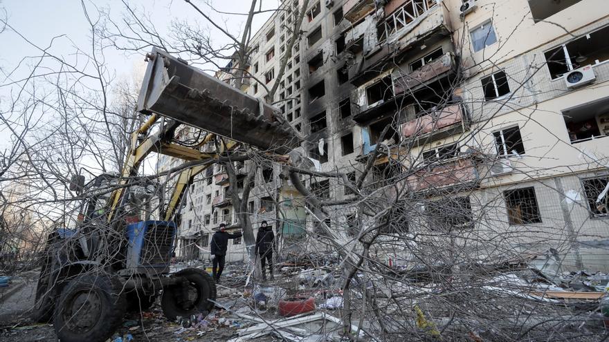 Daños causados por los bombardeos en Kiev.