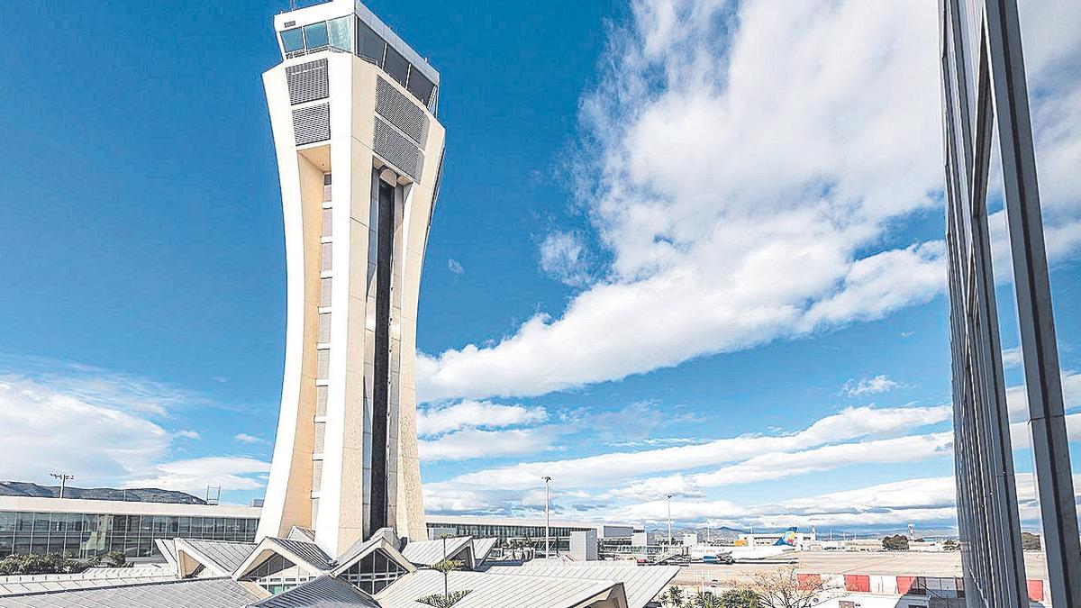 El aeropuerto, entrada del maná.