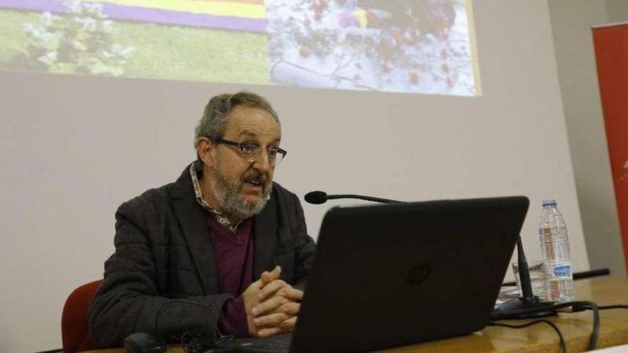 Ernesto Burgos, ayer, en el Club LA NUEVA ESPAÑA de Gijón.