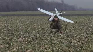 Intensos combates de hombres contra drones kamikaze en Ucrania
