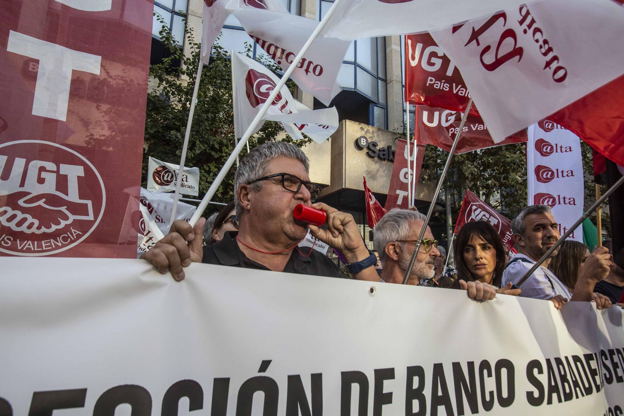 Protesta por las condiciones laborales en Banco Sabadell