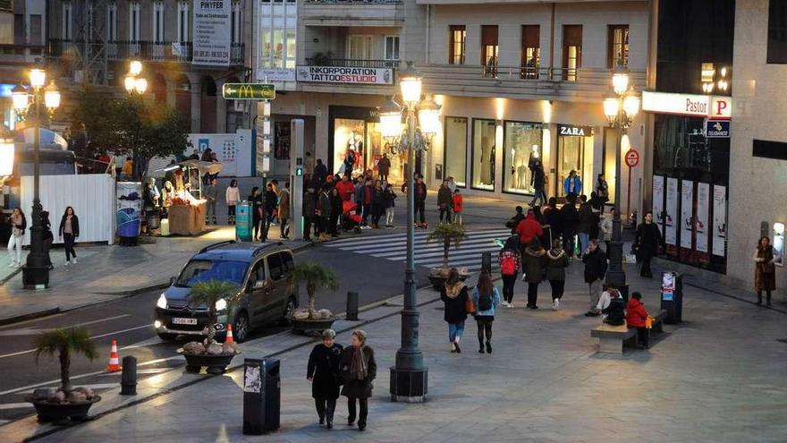 Con la peatonalización total de la plaza de Galicia, el centro de Vilagarcía quedará libre de vehículos desde Castelao hasta A Constitución. // Iñaki Abella