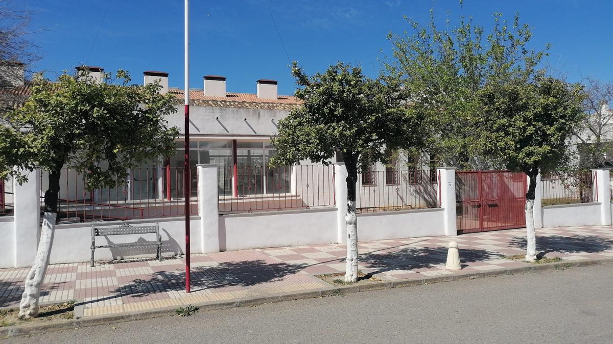 Edificio de la residencia de mayores de La Victoria.