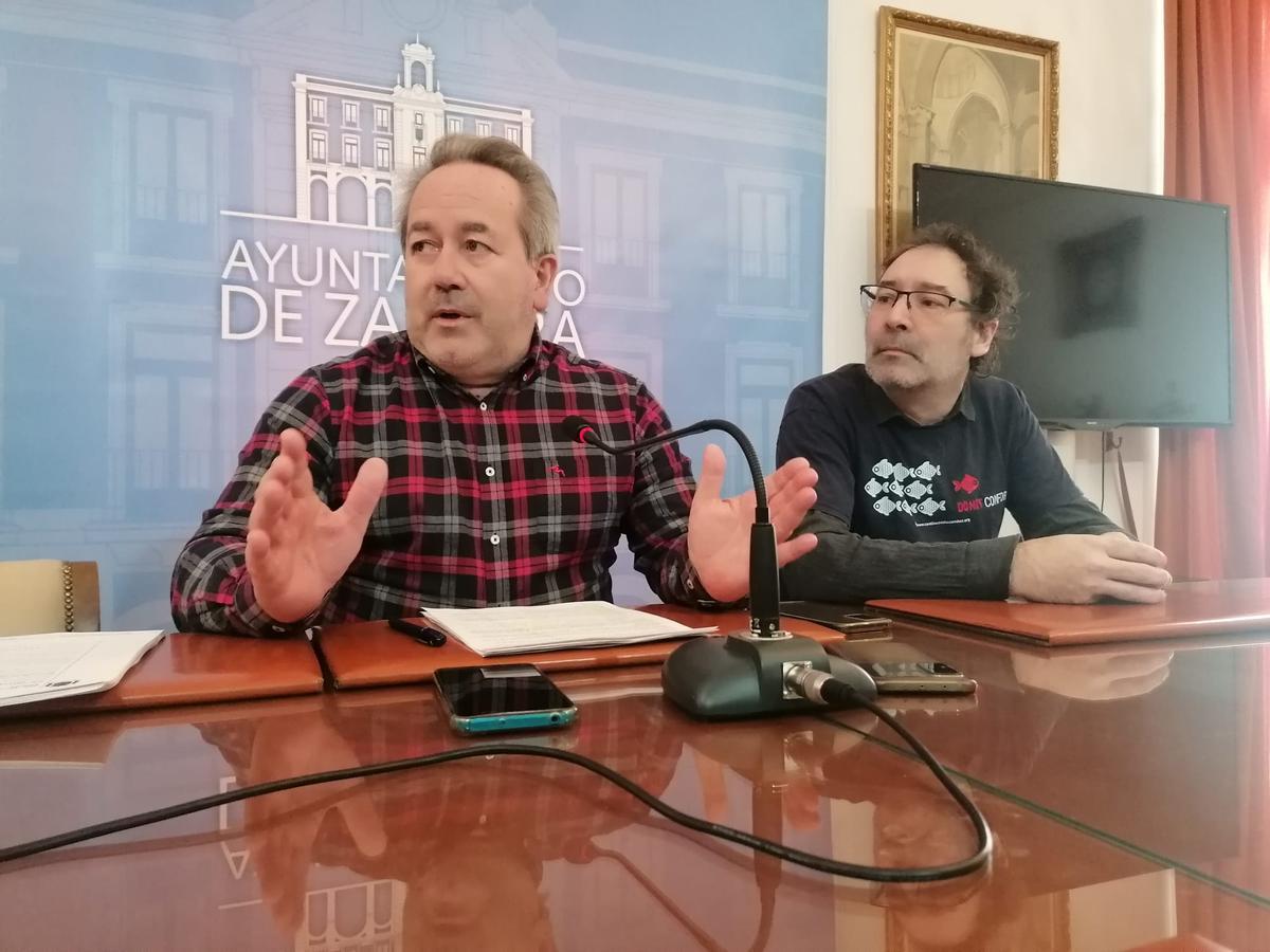 Francisco Guarido, alcalde de IU en el Ayuntamiento de Zamora, junto a Ángel Viñas, su teniente de alcalde.