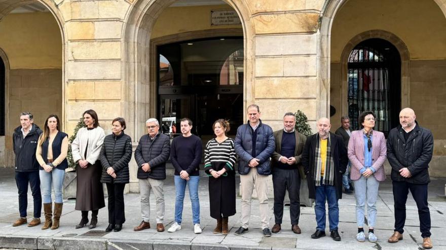 Minuto de silencio por las víctimas del terrorismo en Gijón