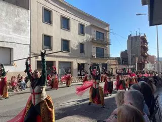 La creativitat i el color protagonitzen la desfilada del 64è Carroussel Costa Brava a Palafrugell