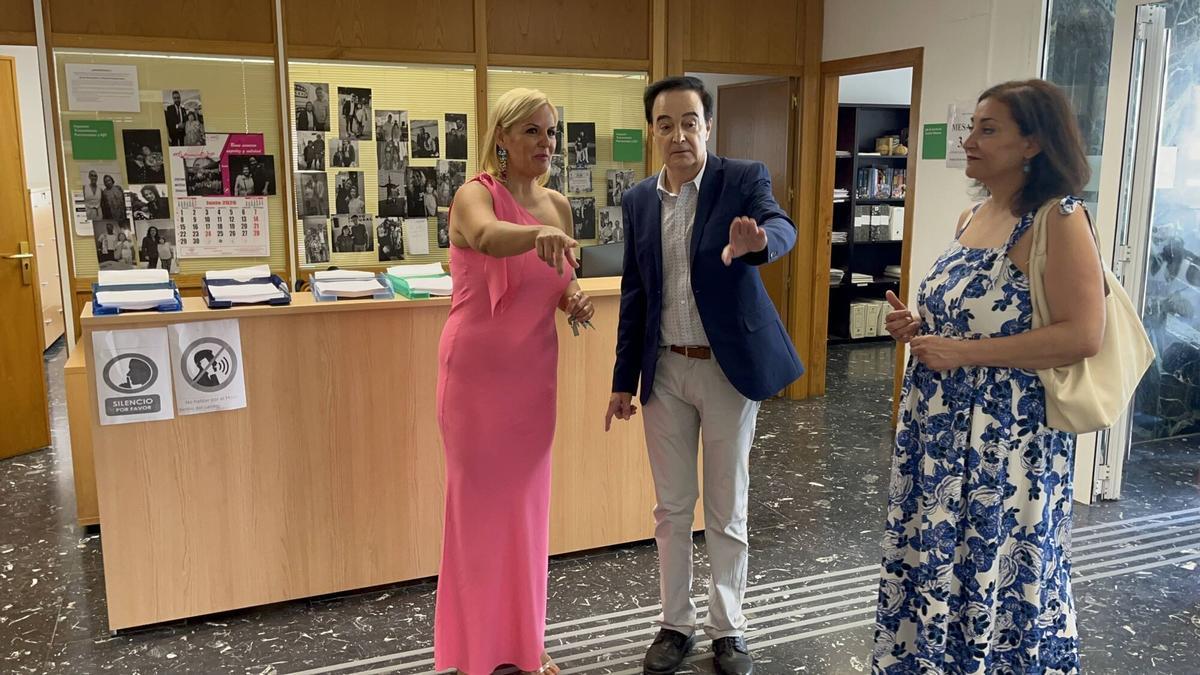 FOTOGALERÍA | La consejera Elena Manzano visita el edifico de Servicios Fiscales de Badajoz tras las obras de accesibilidad FOTOGALERÍA | La consejera Elena Manzano visita el edifico de Servicios Fiscales de Badajoz tras las obras de accesibilidad