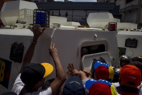 Violentas protestas en Venezuela por parte de la oposición tras la detención de su lider