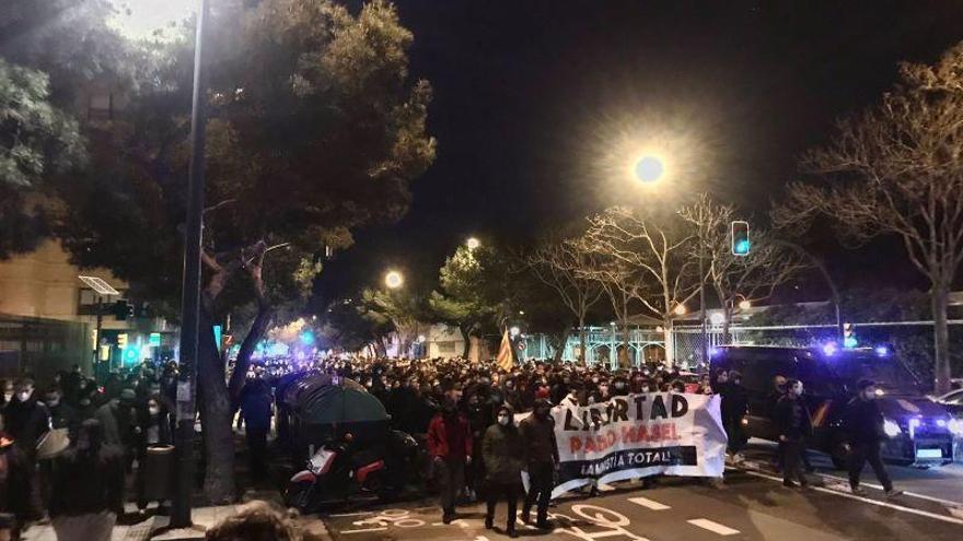 Medio millar de personas se manifiestan en Zaragoza para que el rapero Hasel no vaya a la cárcel por enaltecer el terrorismo