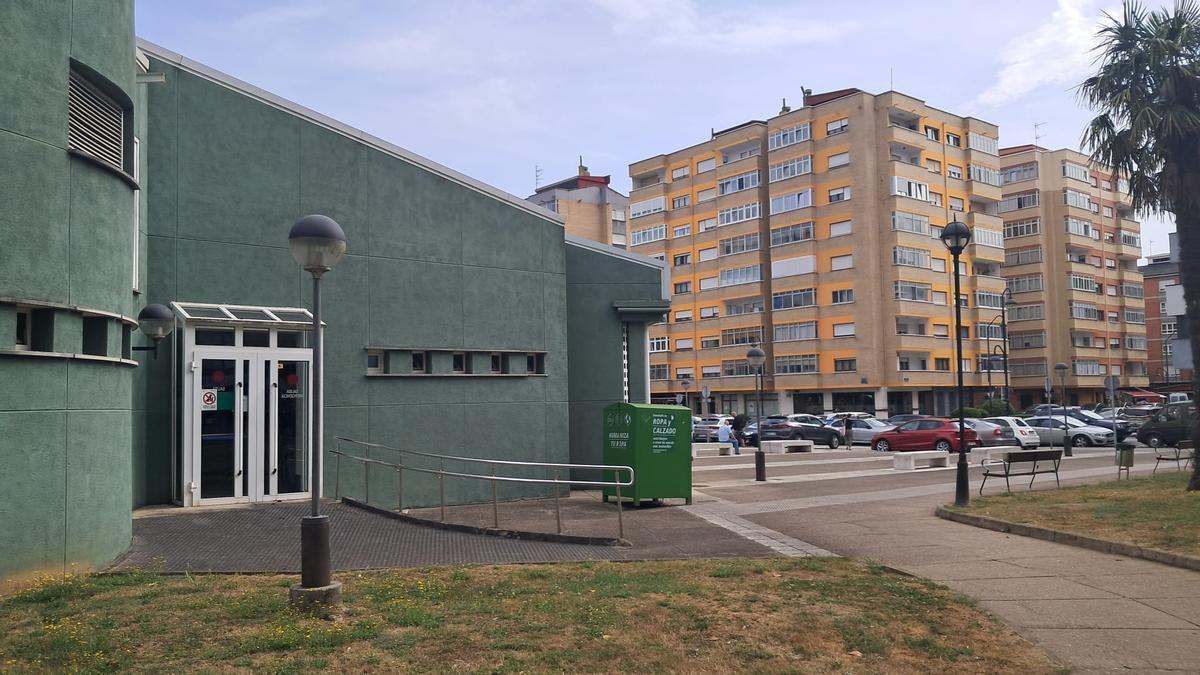 El centro de salud de Piedras Blancas, donde se vio al individuo armado.