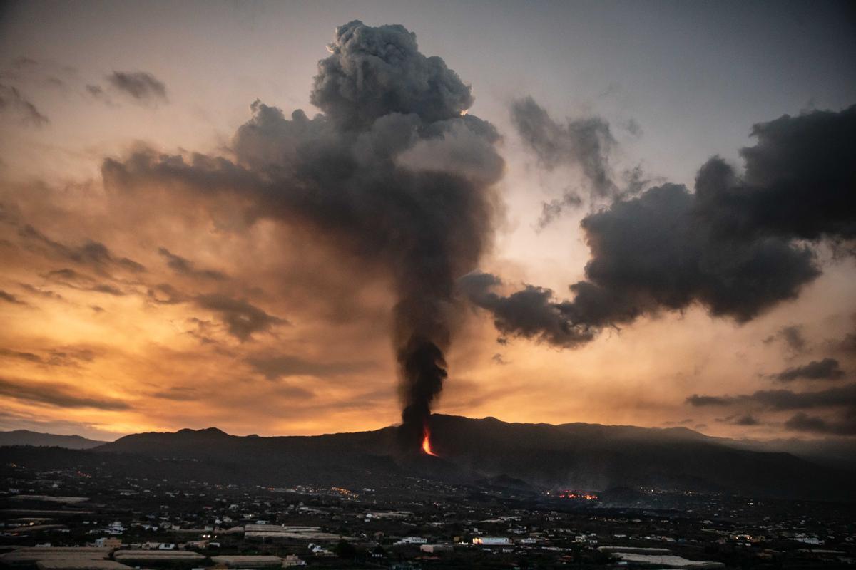 Erupción volcánica en La Palma | La lava se acerca lentamente al mar