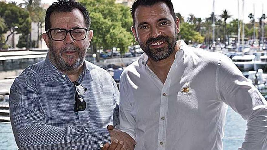 Miquel Jaume y José Tirado posan ayer tras la rueda de prensa ante los medios.