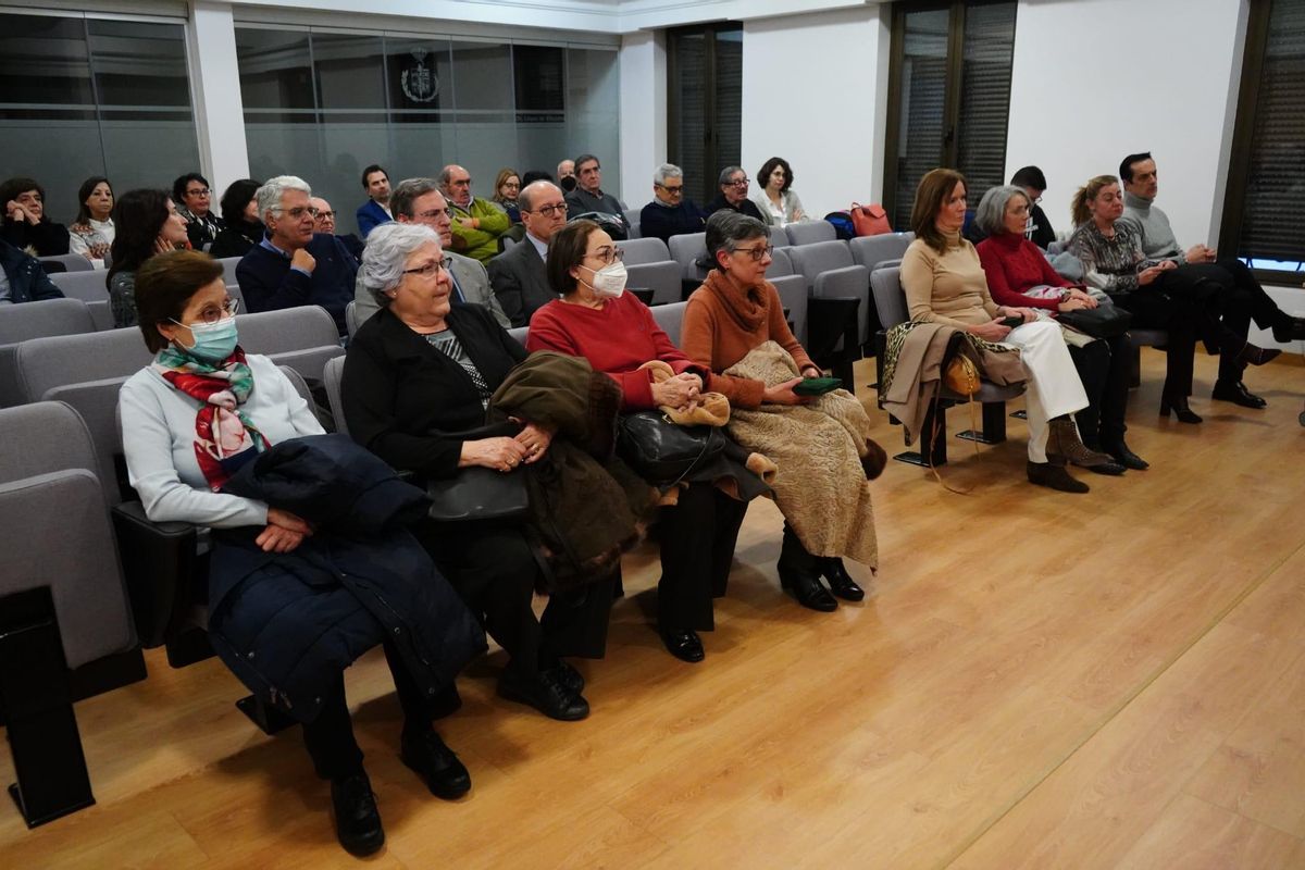 Asistentes al acto de homenaje en el Colegio de Médicos