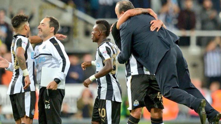 Gran remontada del Newcastle y Benítez por los aires