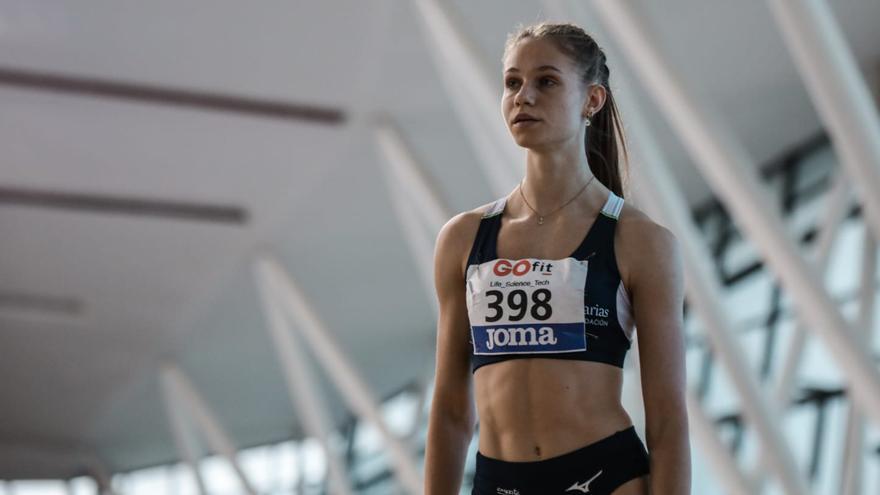 La lanzaroteña Yissis Cortijo, subcampeona nacional sub20 en los 200 metros de pista cubierta