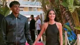 El Barça celebra la Liga con una cena en Casteldefels por todo lo alto: Laporta aclamado, Araujo teñido azul, Lamine con su nueva novia...