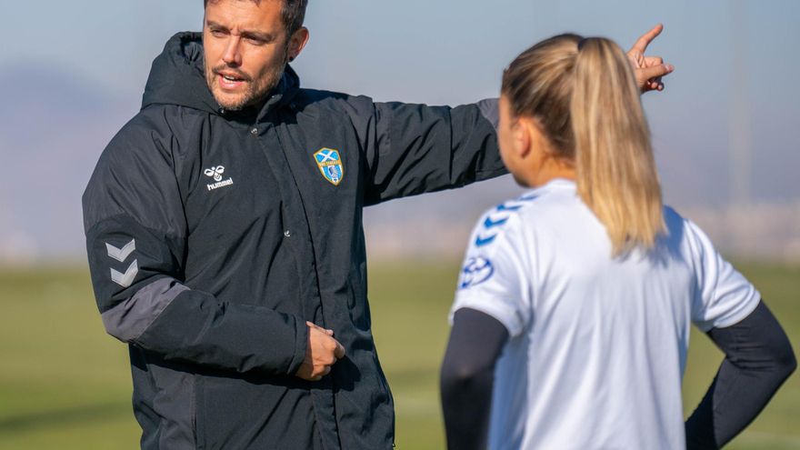 Eder Maestre renueva con el Costa Adeje  Tenerife Egatesa
