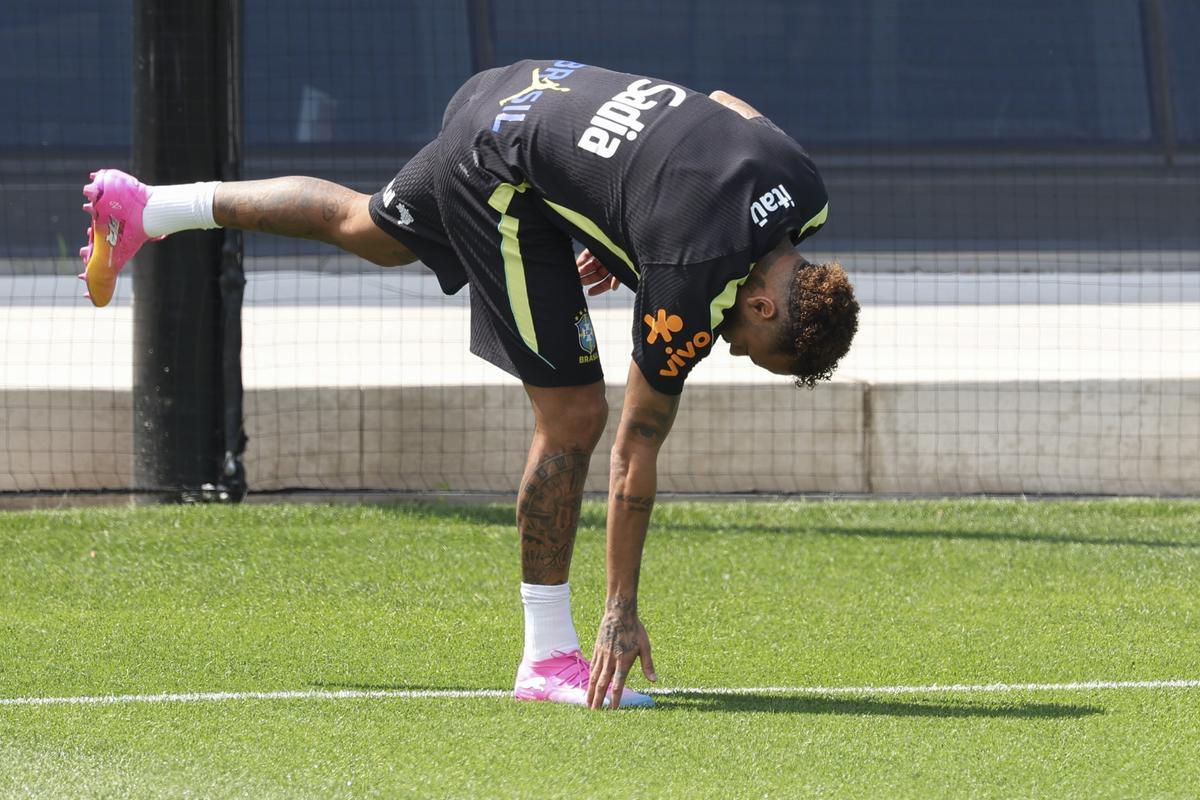 Neymar entrenó con sus compañeros