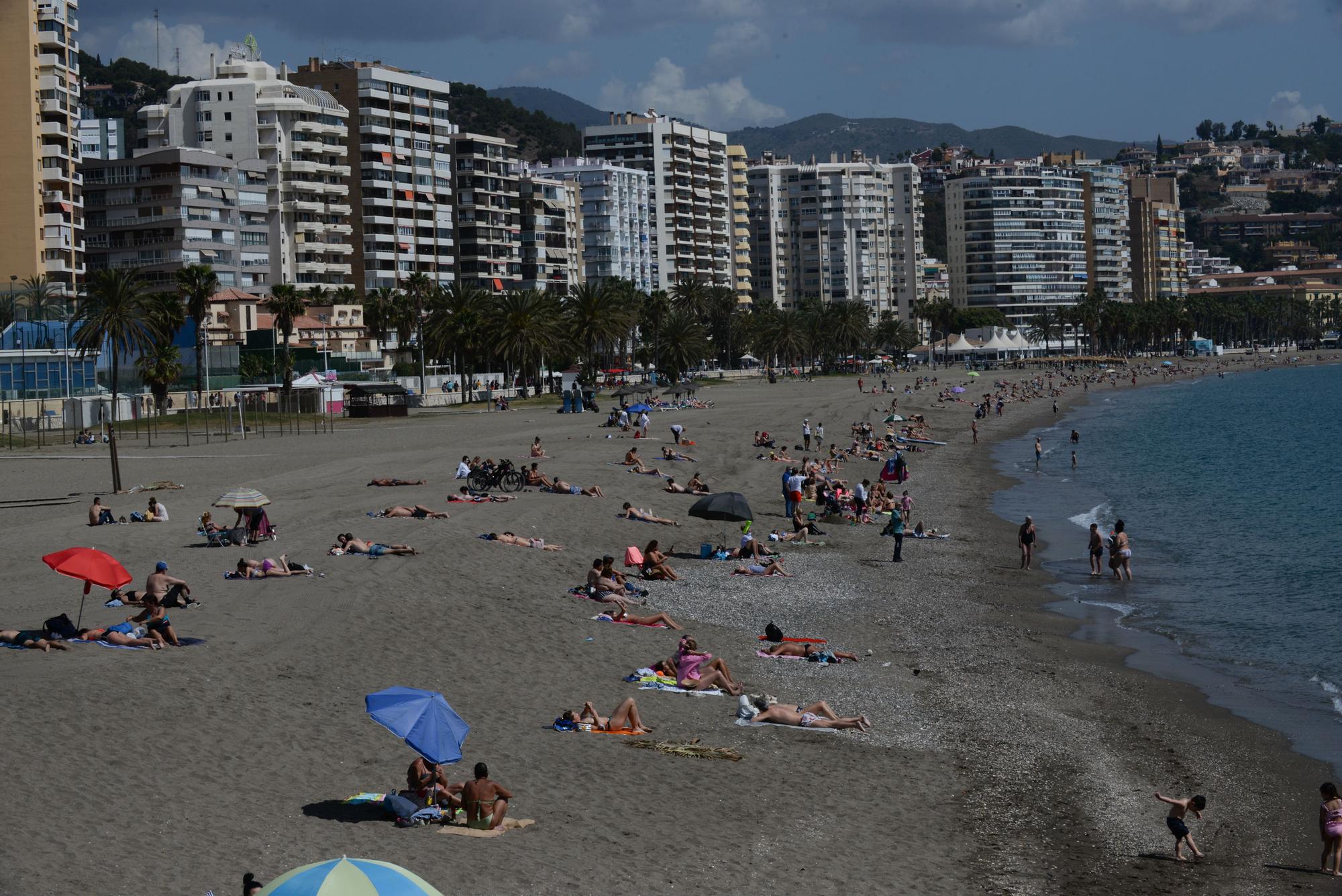 Las playas de Málaga se llenan el Domingo de Resurrección